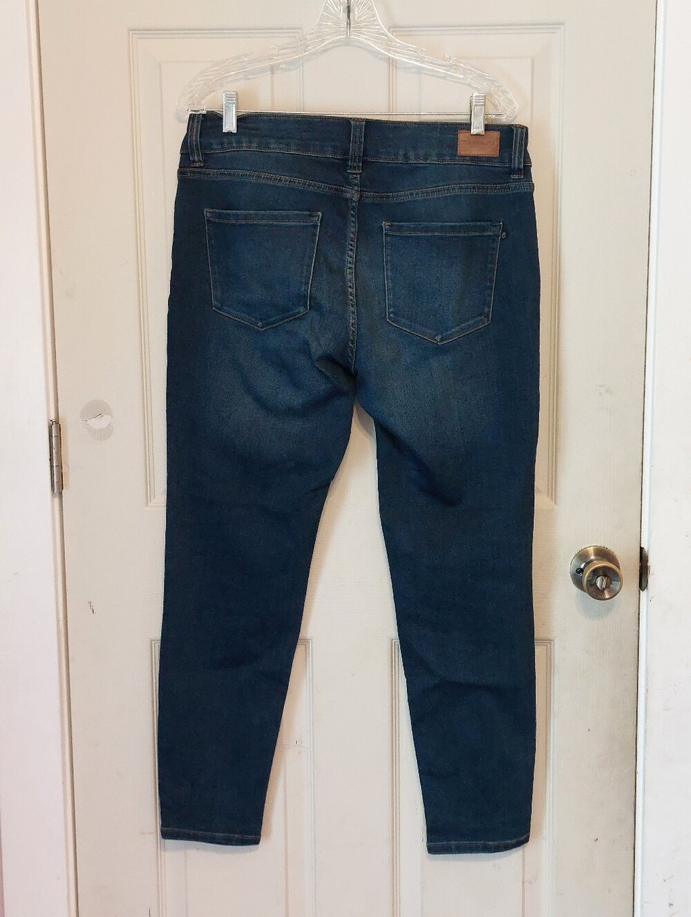 TAHARI Size 12 31 5 Pocket Cropped Jeans - Picture 5 of 7